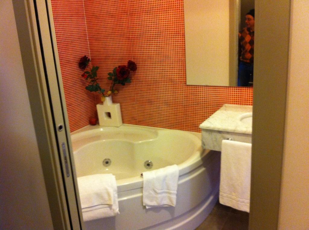Bcomfort Otel Cagliari Oda fotoğraf