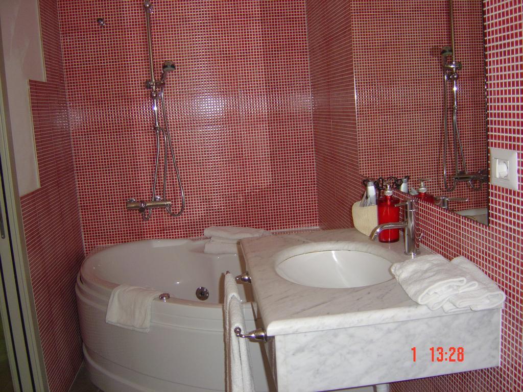 Bcomfort Otel Cagliari Oda fotoğraf